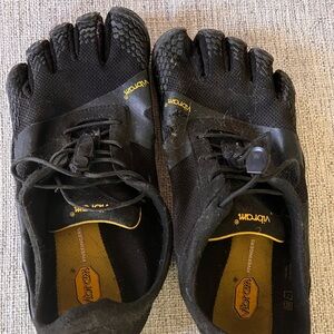 Vibram barefoot shoes